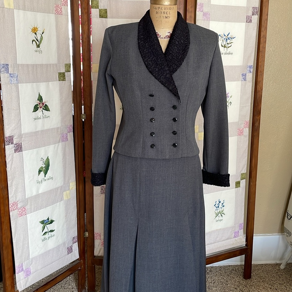 Julian Taylor vintage gray tailored maxi skirt suit set, faux fur collar/cuffs,